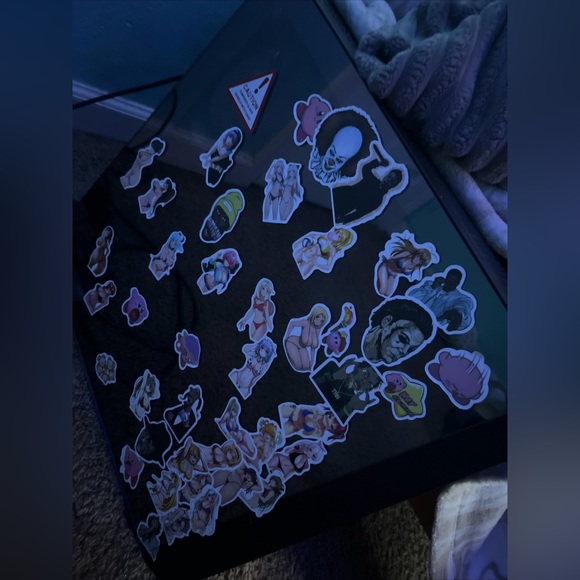 I’m selling an IBUYPOWER pc! Lights up rainbow, sort of dusty but will b cleaned - Picture 3 of 4